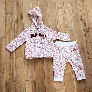 Old Navy Baby Girl Sweatsuit (6-12M)